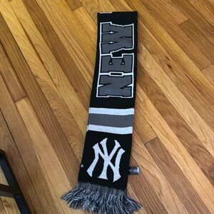 NWOT NY Yankees scarf